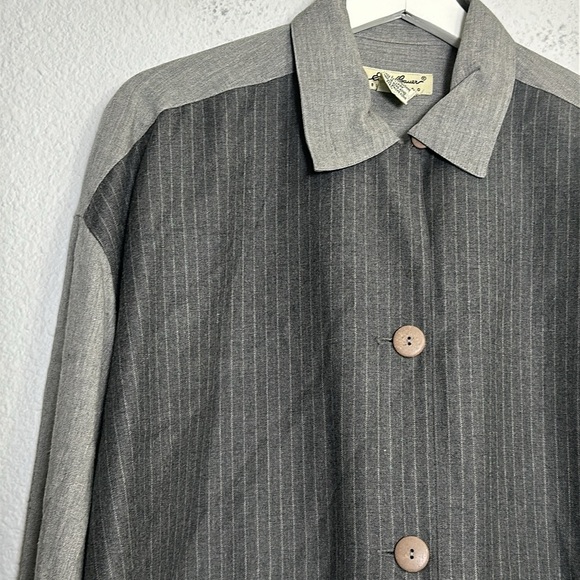 Eddie Bauer Women’s Size Small Petite Gray Wool Blend Long Sleeve Button Down - Picture 4 of 12